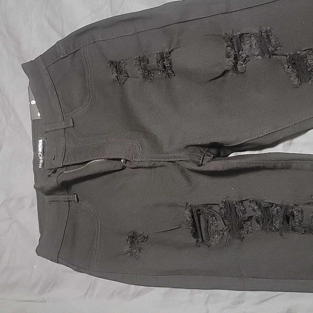 Black distressed Skinny jeans